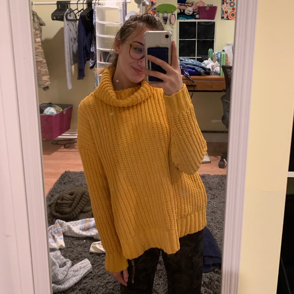 yellow hollister sweater